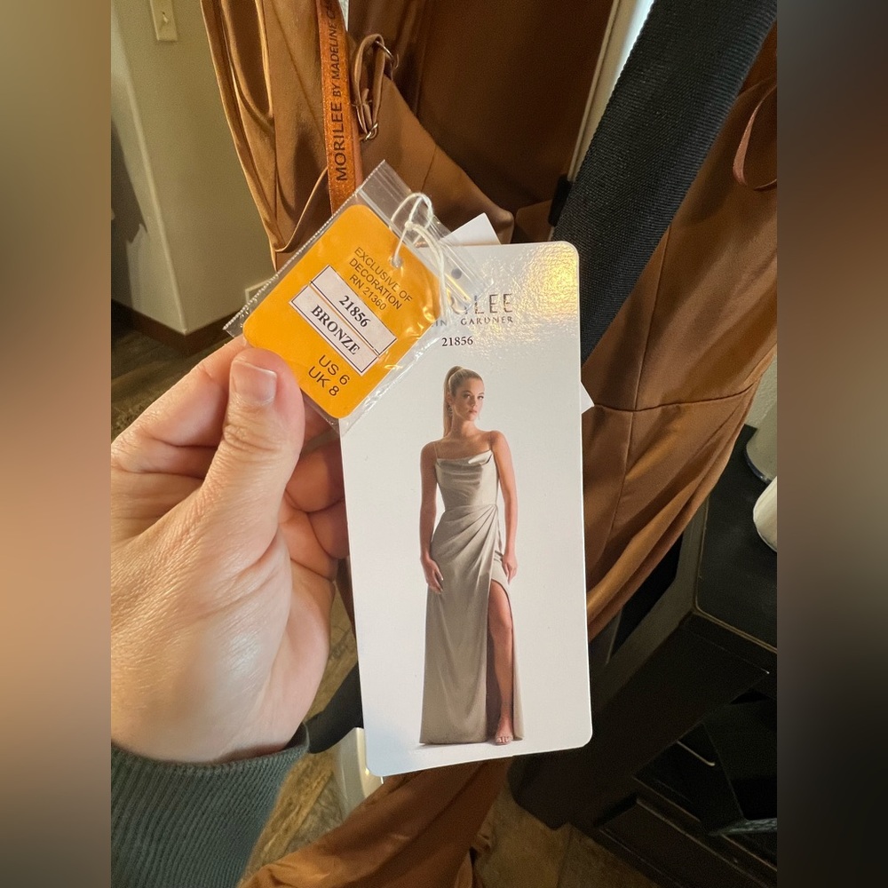 Morilee STYLE #21856 NWT BRONZE
COWL NECK LUXE SATIN BRIDESMAID DRESS
$209 - Picture 6 of 11